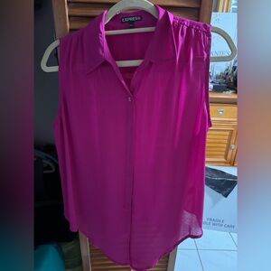 Express sleeveless button down top